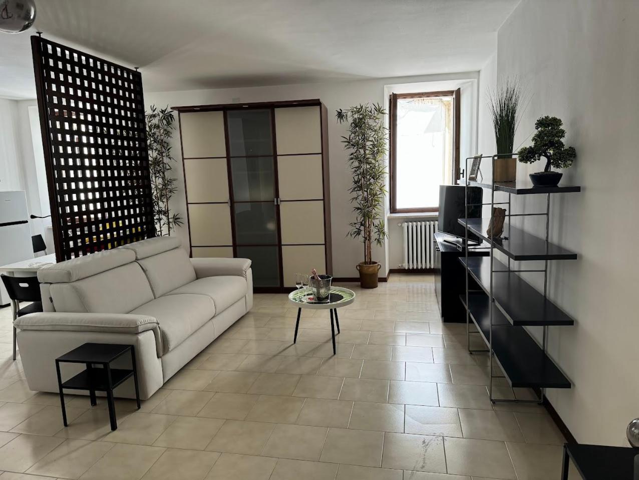 La Torretta Apartment Peschiera del Garda Bagian luar foto