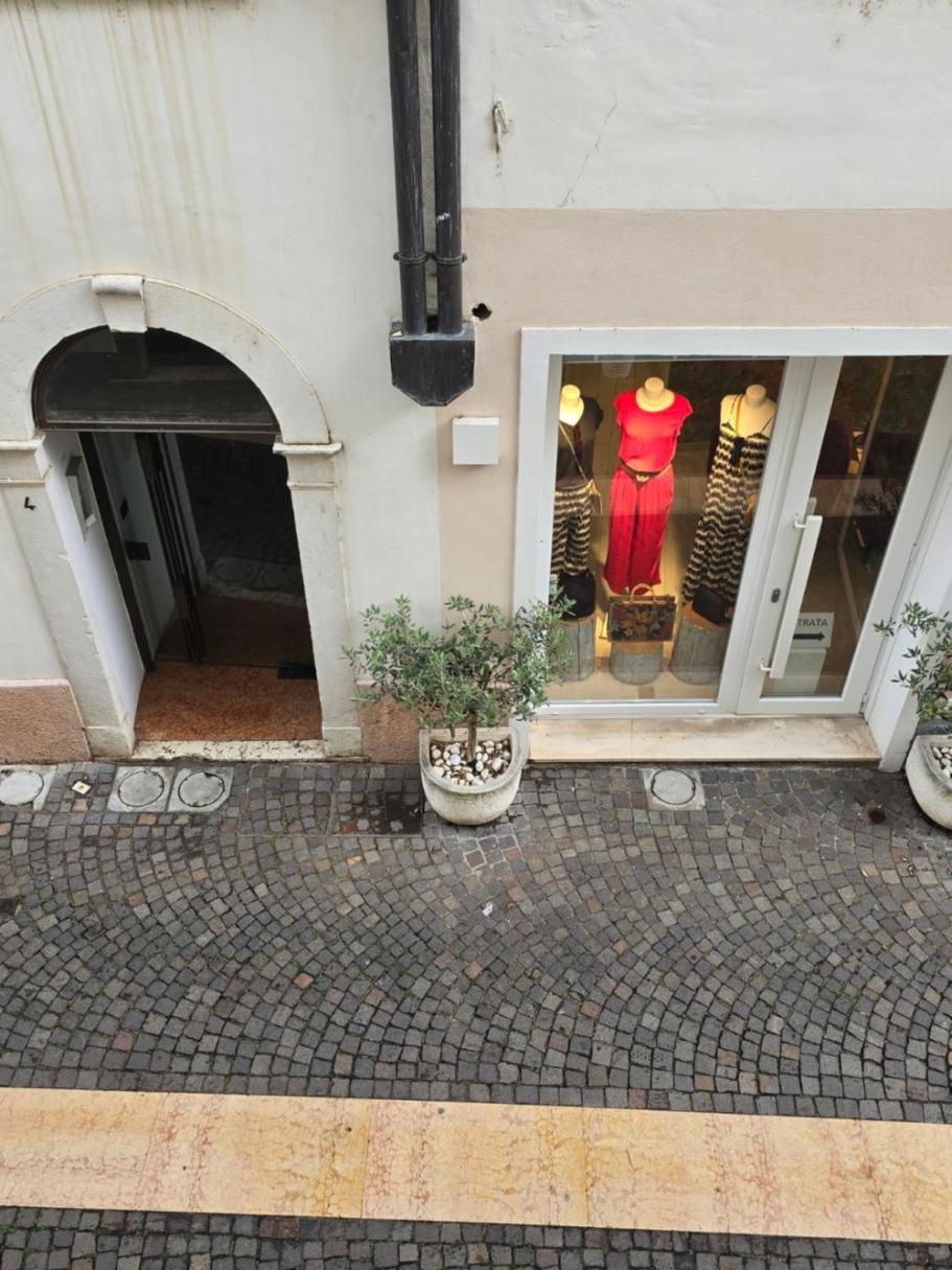 La Torretta Apartment Peschiera del Garda Bagian luar foto